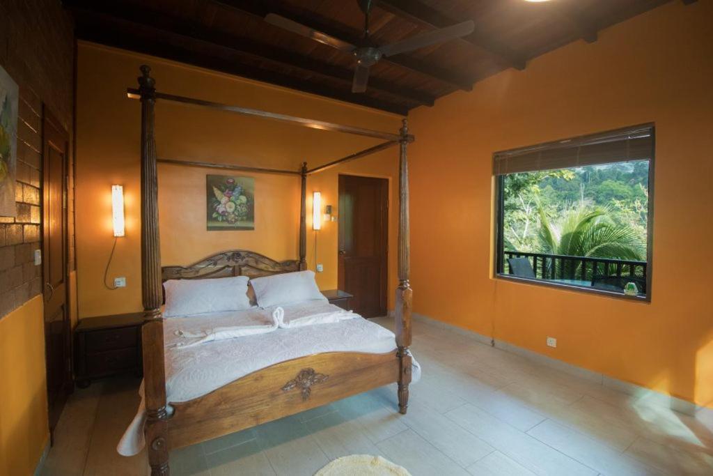 De Serenity - Exclusive Jungle Retreat Katil Seremban